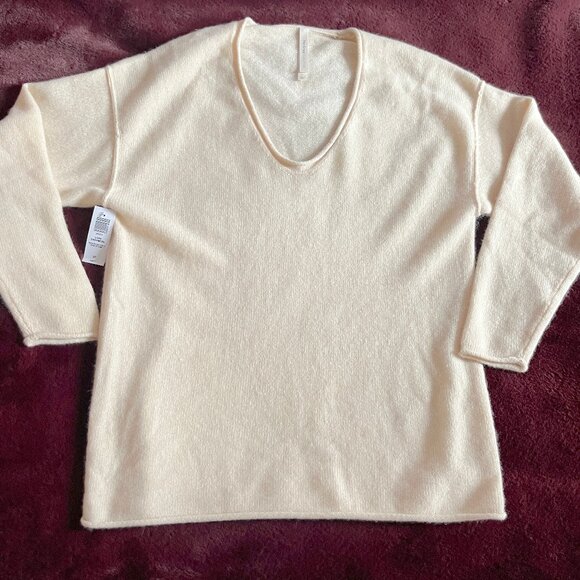 NWT Aritzia cashmere sweater - Picture 1 of 2